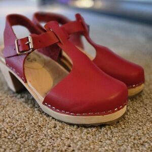 Lotta Stockholm Red T-Strap Wooden Clogs – Barely Worn